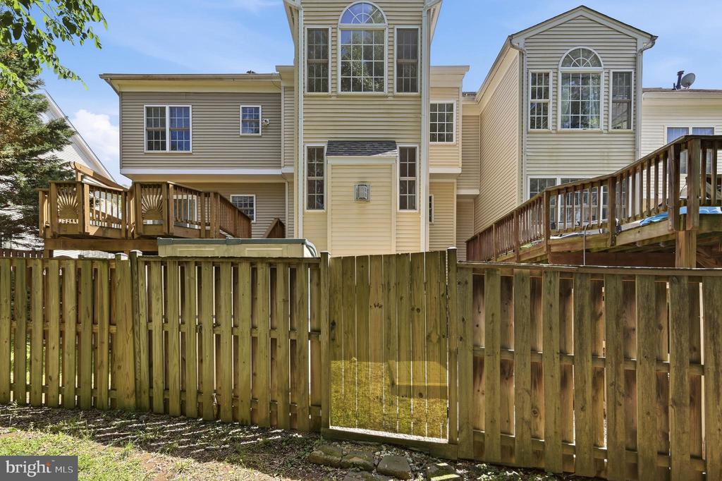8972 BENCHMARK LANE