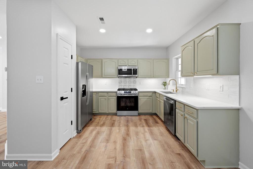 8972 BENCHMARK LANE