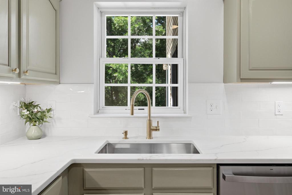 8972 BENCHMARK LANE