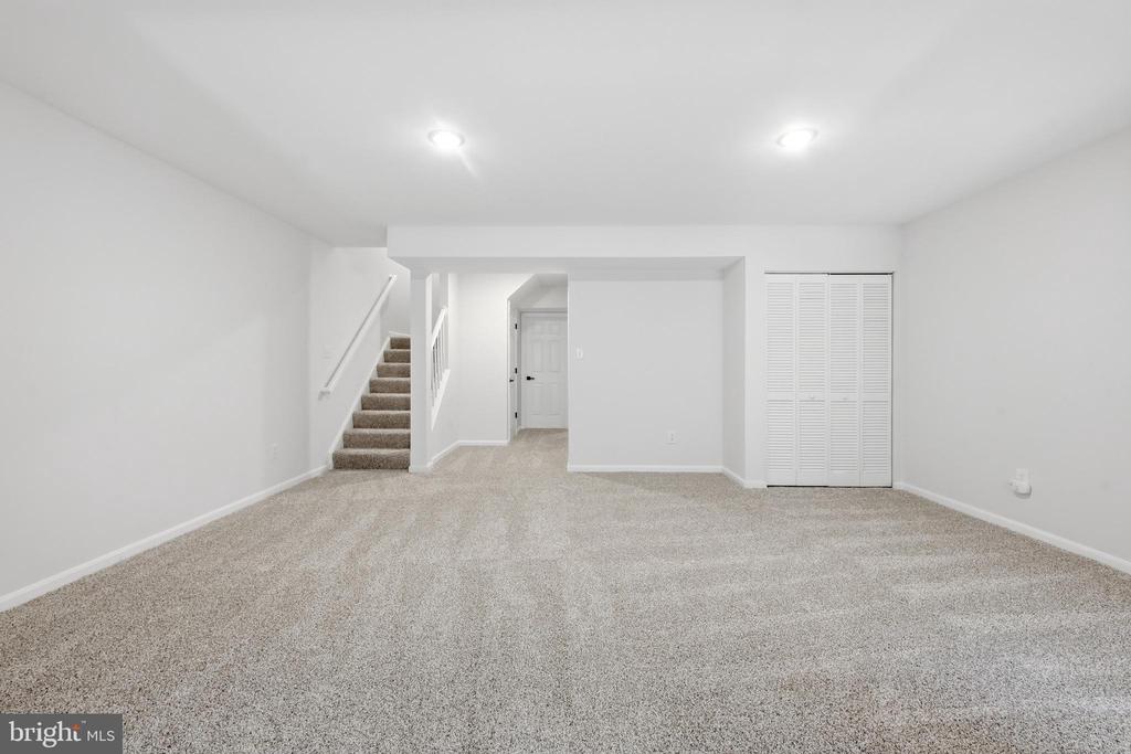 8972 BENCHMARK LANE