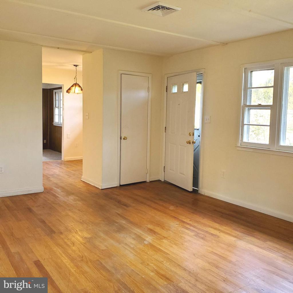 8614 LINTON HALL ROAD