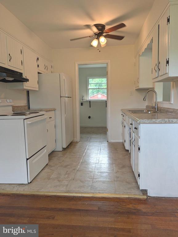 8614 LINTON HALL ROAD