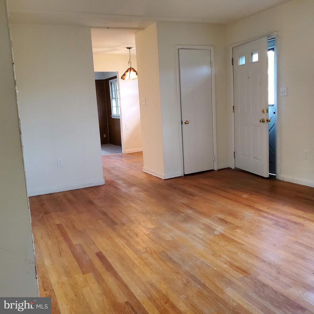 8614 LINTON HALL ROAD