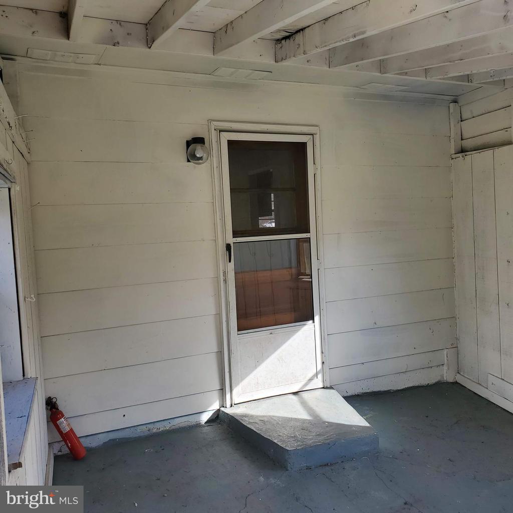 8614 LINTON HALL ROAD