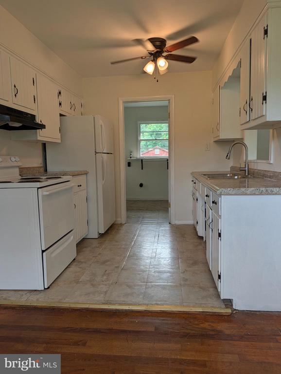 8614 LINTON HALL ROAD