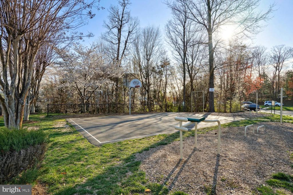 3842 CLORE PLACE Unit: 3842