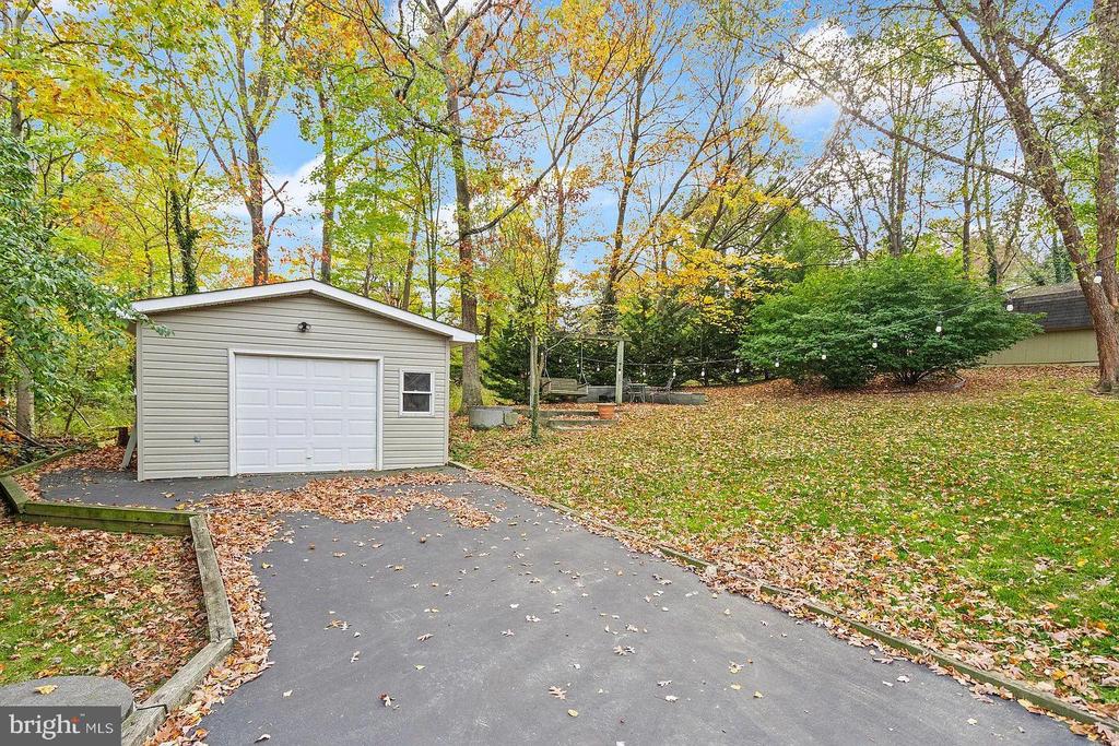 2521 YOUNGS DRIVE
