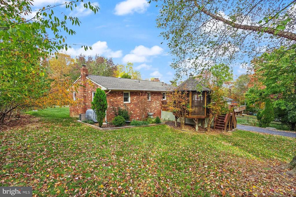 2521 YOUNGS DRIVE