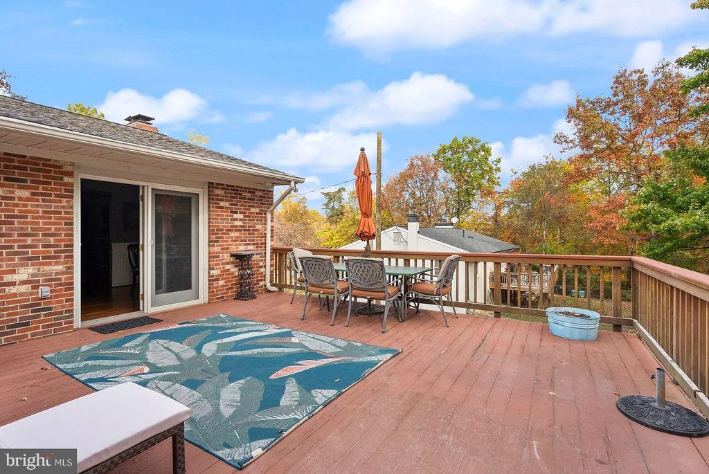 2521 YOUNGS DRIVE