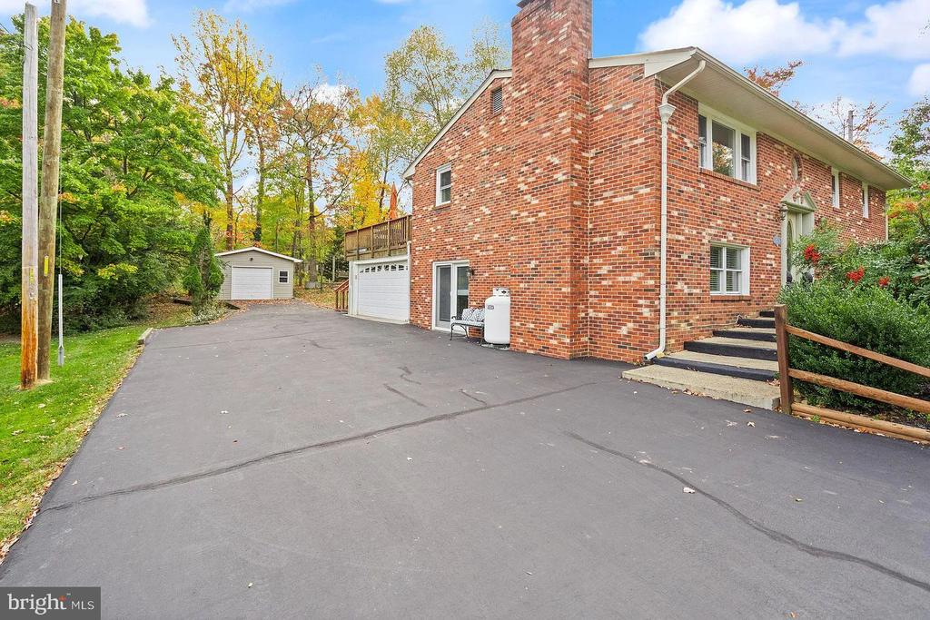 2521 YOUNGS DRIVE