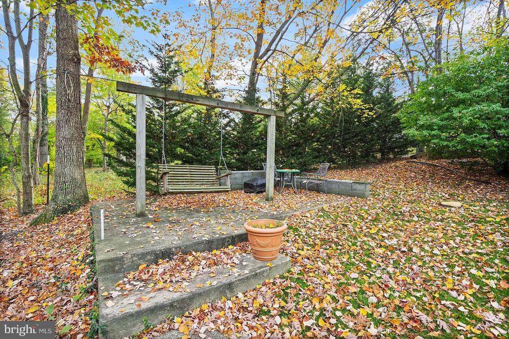 2521 YOUNGS DRIVE