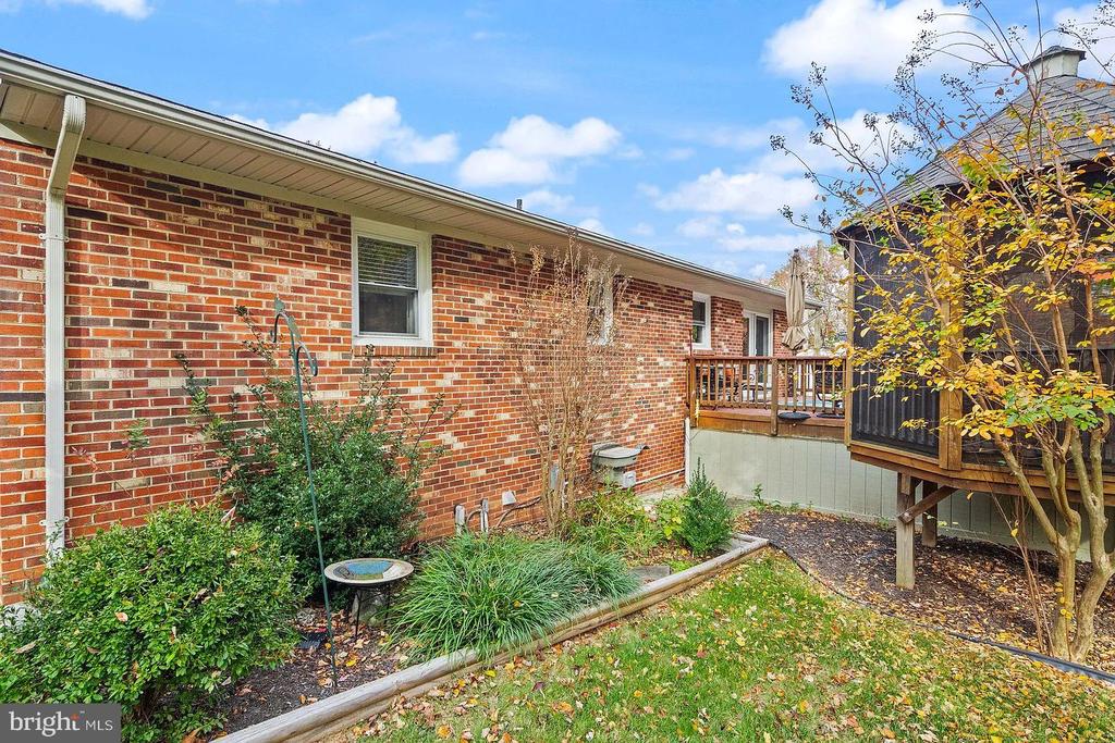 2521 YOUNGS DRIVE