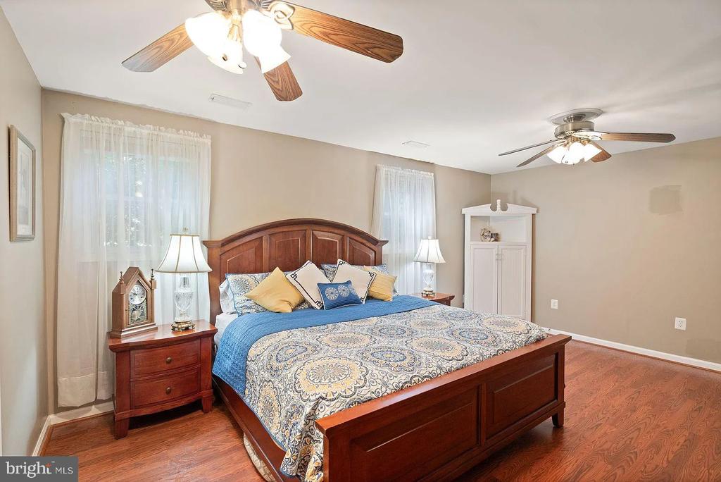 2521 YOUNGS DRIVE