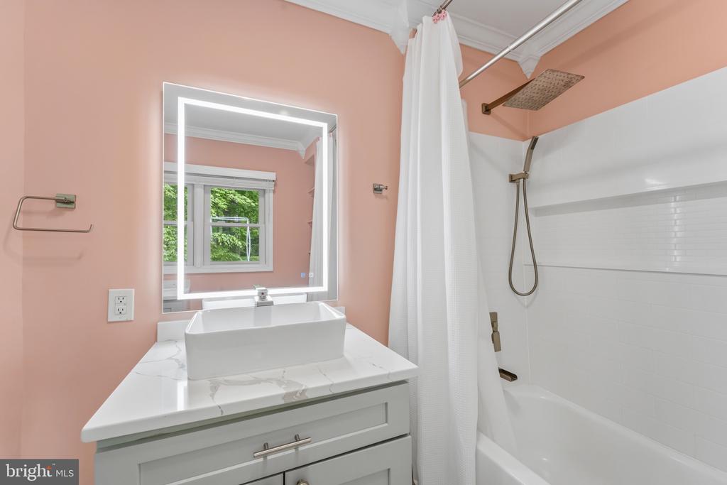 7001 KODIAK COURT