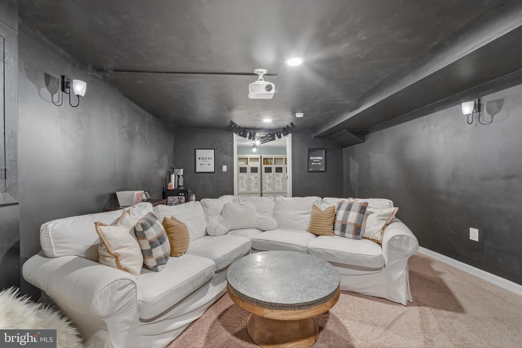 7001 KODIAK COURT