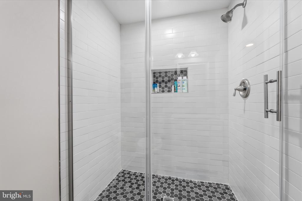 7001 KODIAK COURT