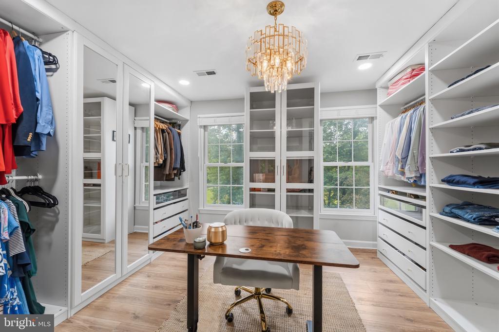 7001 KODIAK COURT