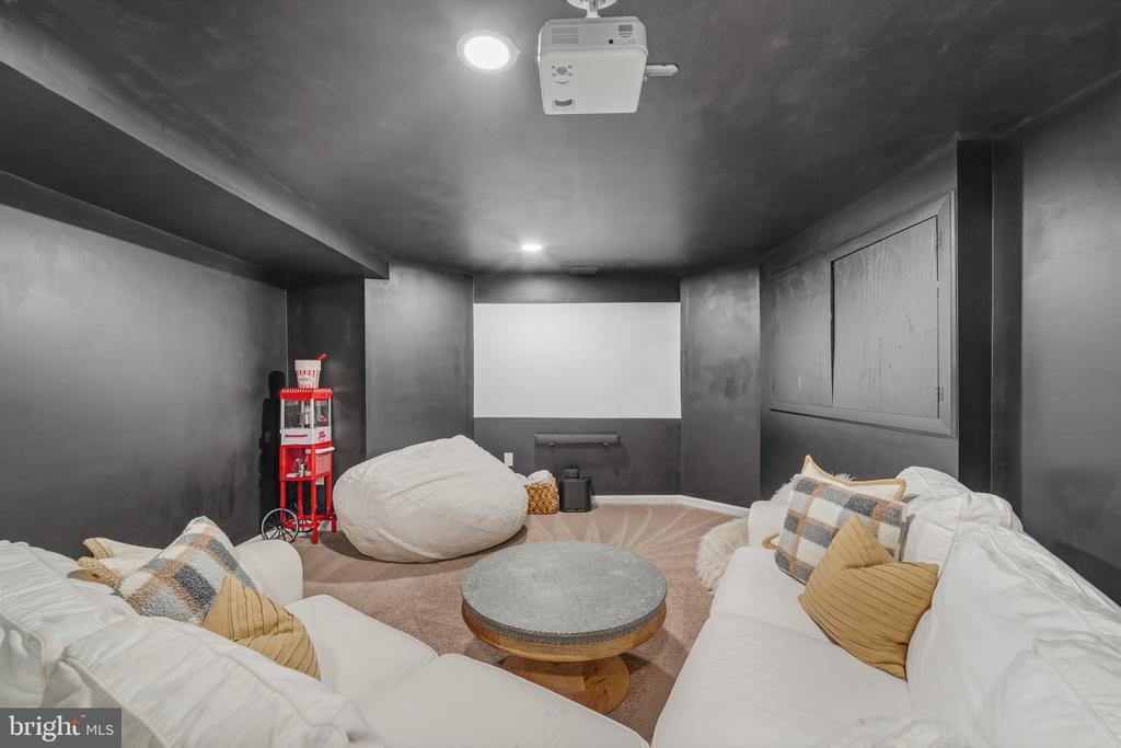 7001 KODIAK COURT