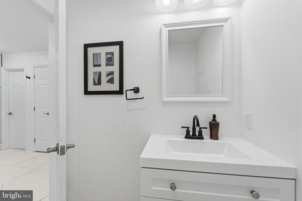 7001 KODIAK COURT