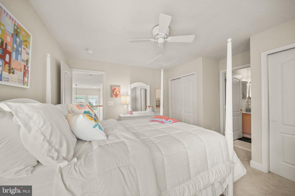 15243 GOLF VIEW DRIVE