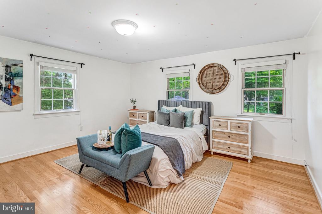 18355 SHARON ROAD