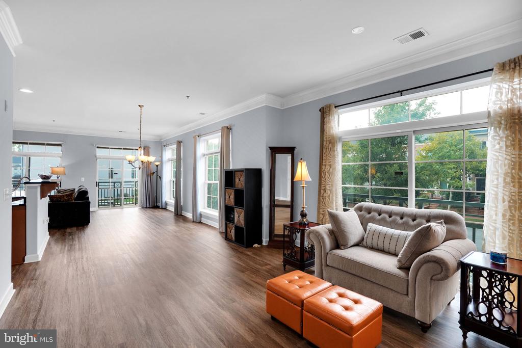 680 WATERMANS DRIVE Unit: 105