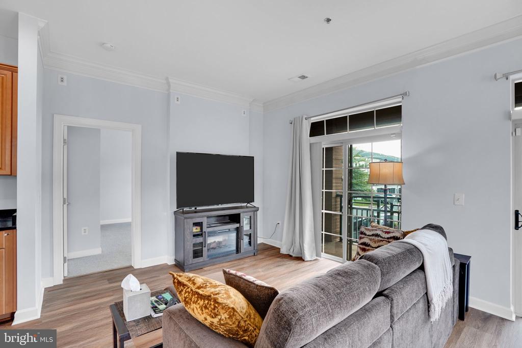 680 WATERMANS DRIVE Unit: 105