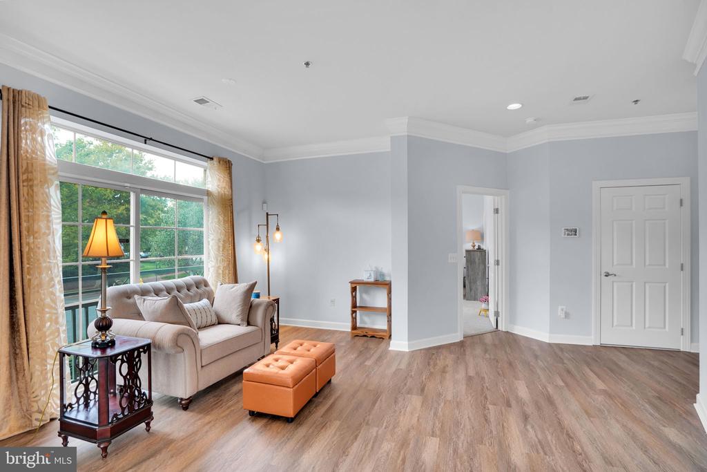 680 WATERMANS DRIVE Unit: 105