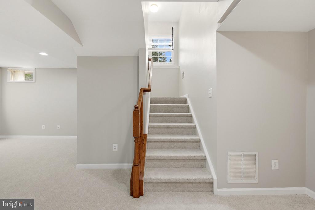 17037 LOFTRIDGE LANE