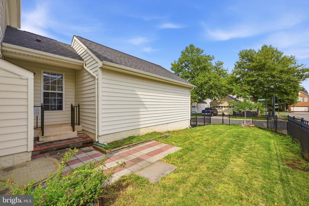 17037 LOFTRIDGE LANE