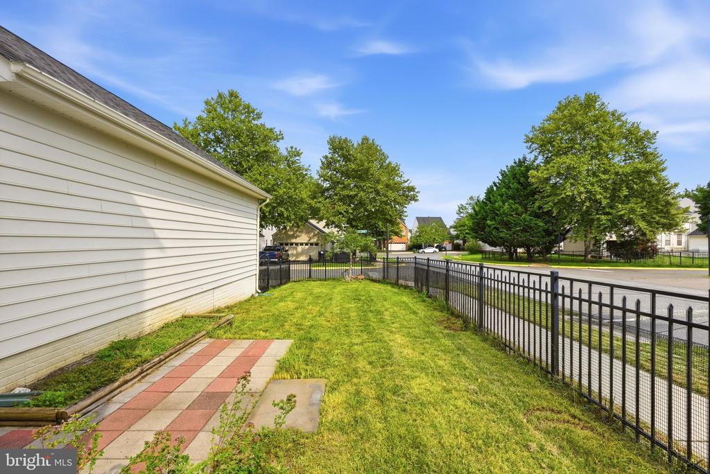 17037 LOFTRIDGE LANE