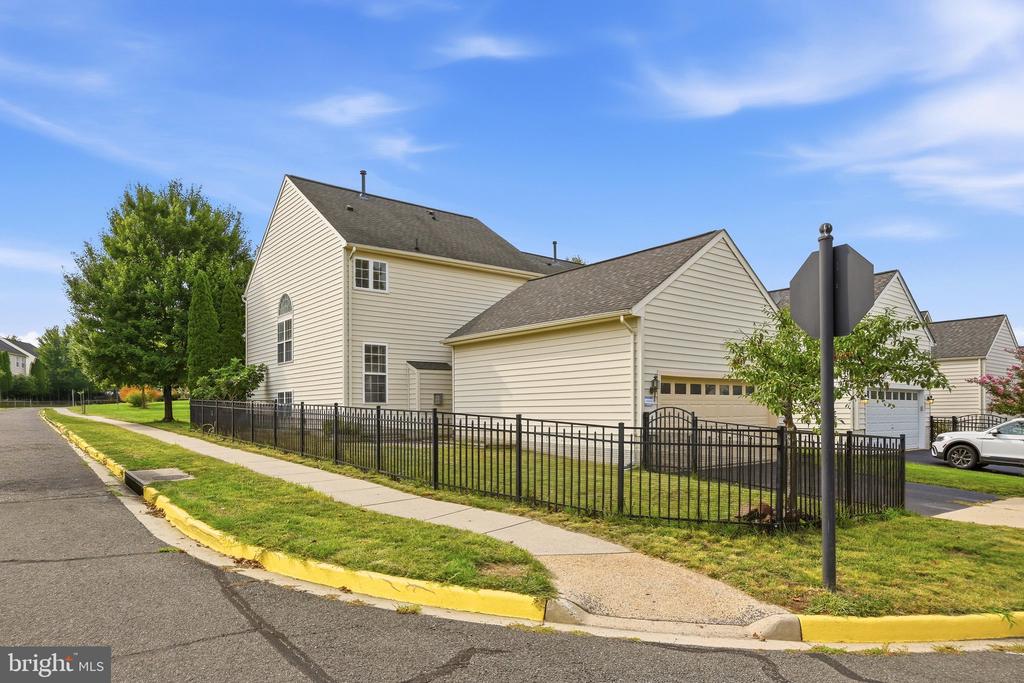 17037 LOFTRIDGE LANE