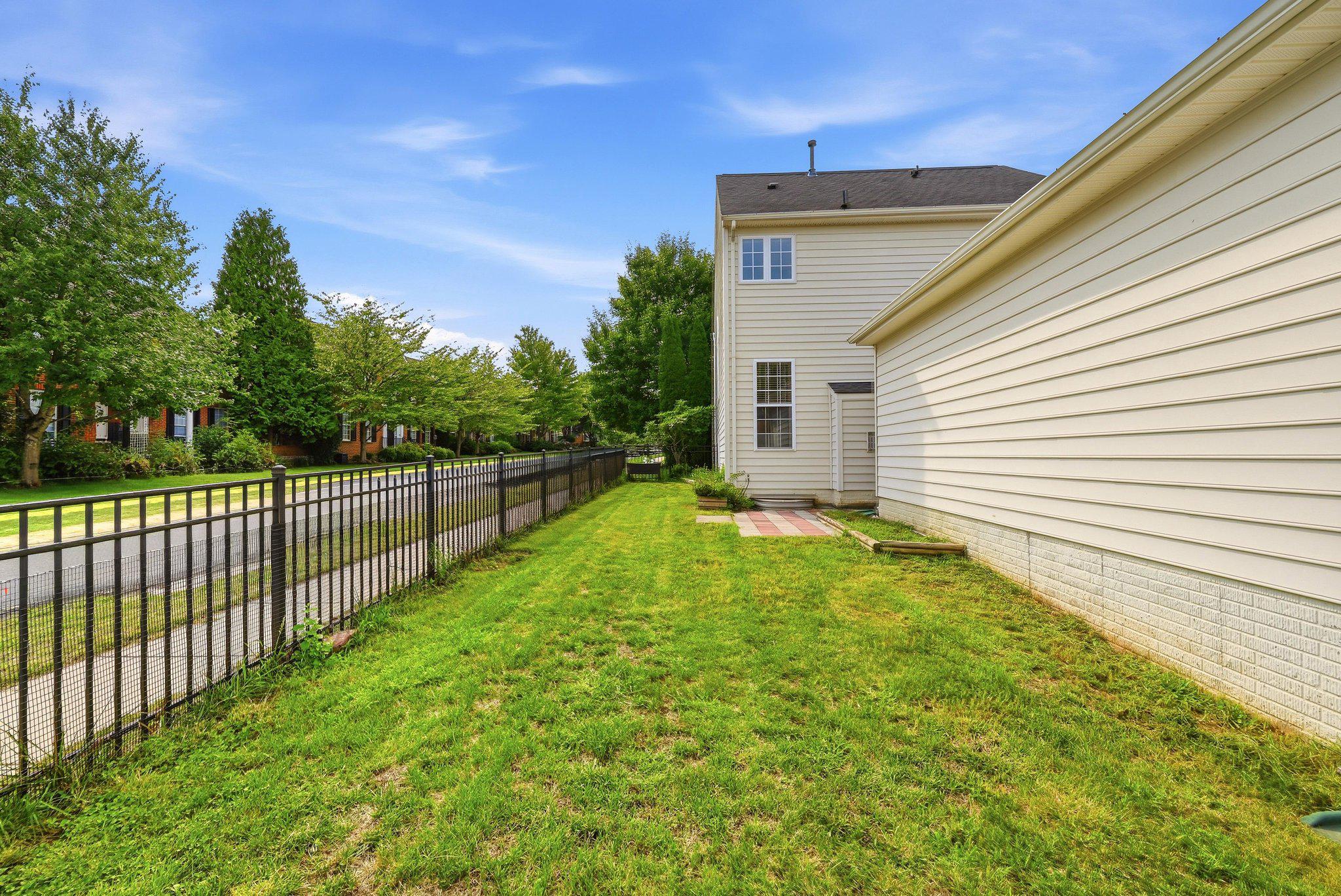 17037 LOFTRIDGE LANE