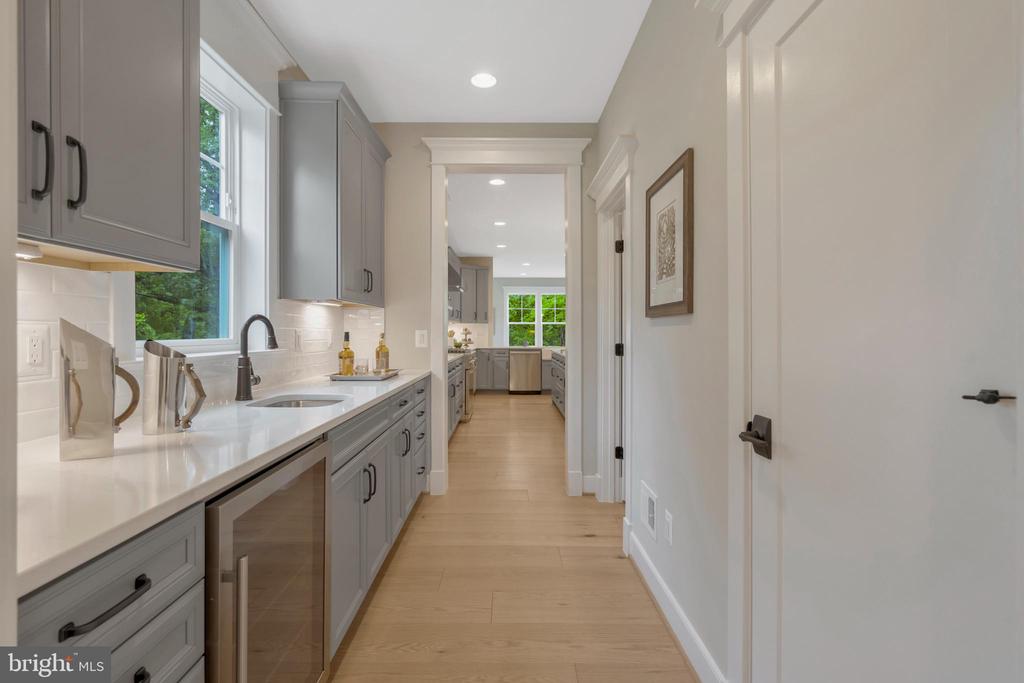1584 LOUDOUN DRIVE
