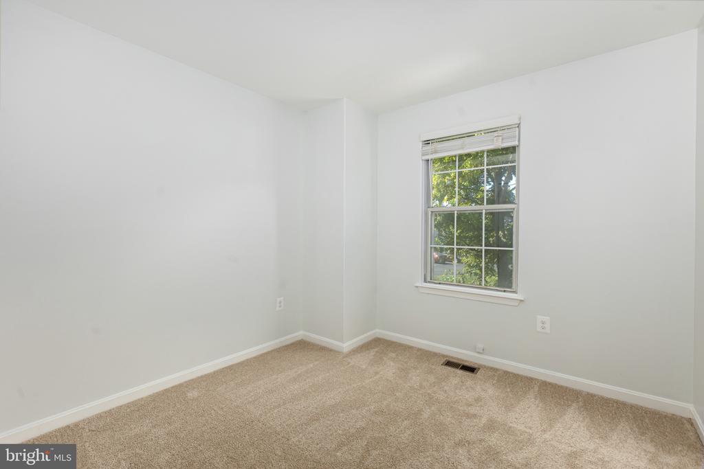 7781 GATESHEAD LANE