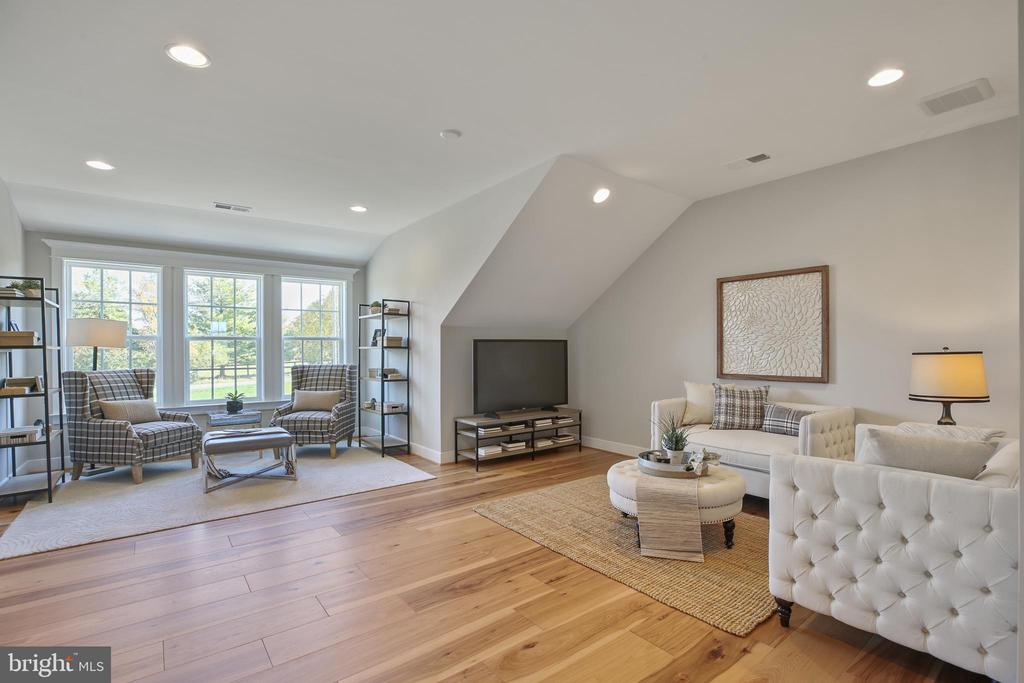 1580 LOUDOUN DRIVE