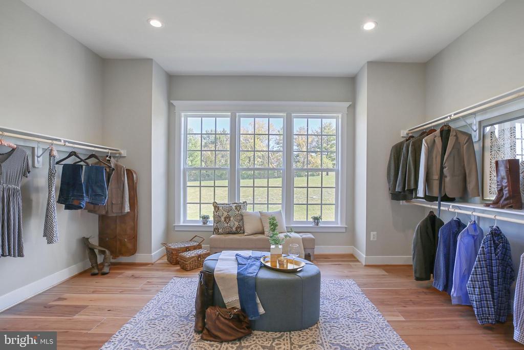 1580 LOUDOUN DRIVE