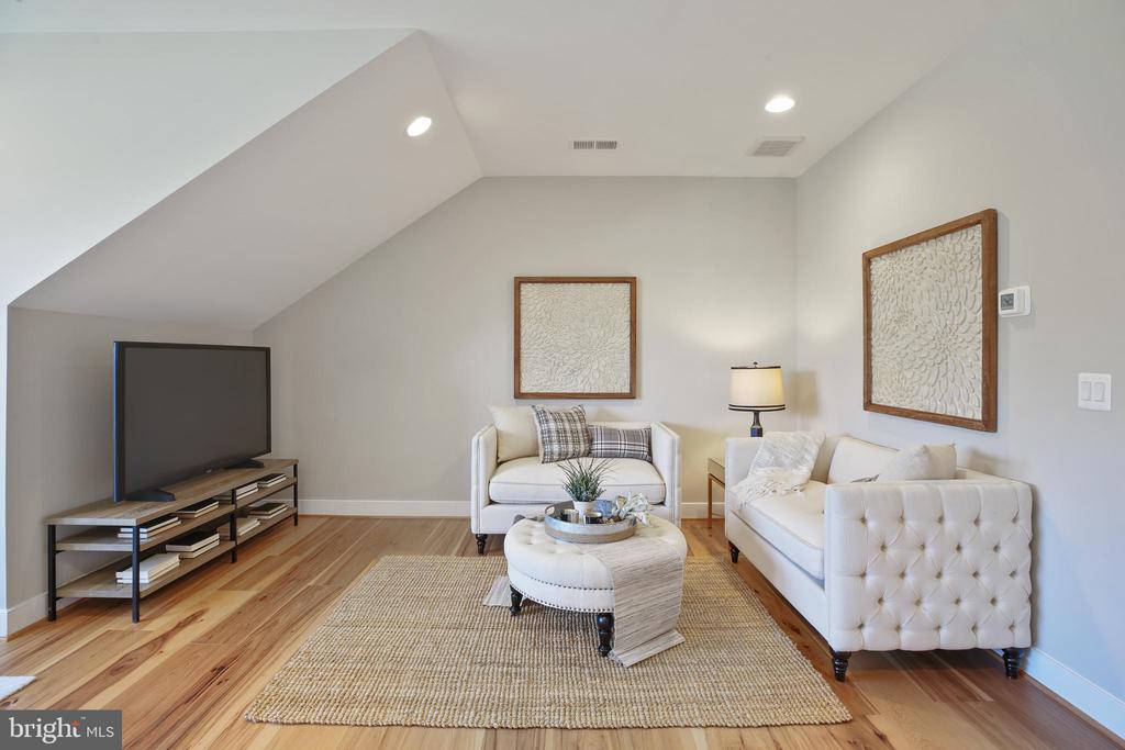 1580 LOUDOUN DRIVE