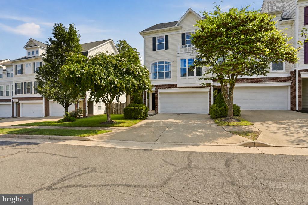 8185 GLADE BANK DRIVE