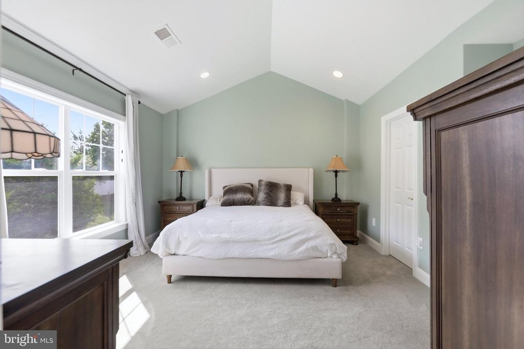 8185 GLADE BANK DRIVE