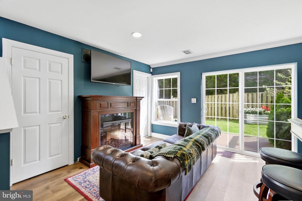 8185 GLADE BANK DRIVE