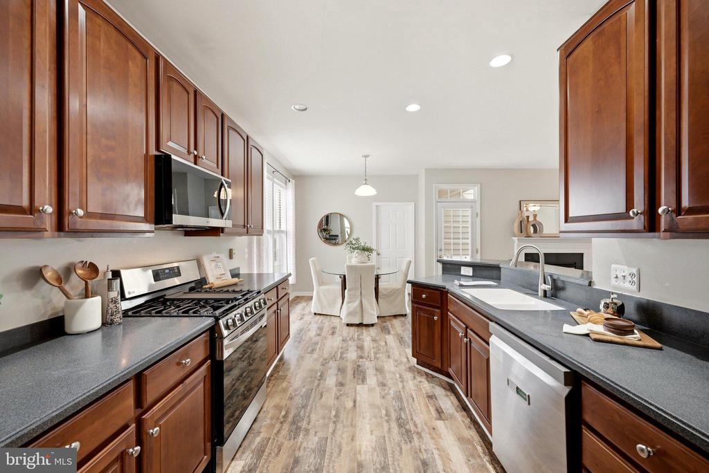 17037 LOFTRIDGE LANE