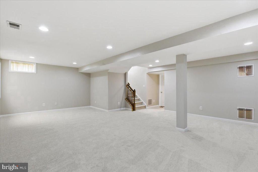 17037 LOFTRIDGE LANE