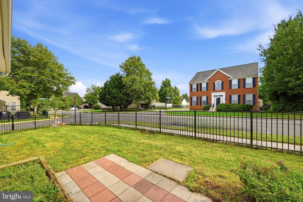 17037 LOFTRIDGE LANE