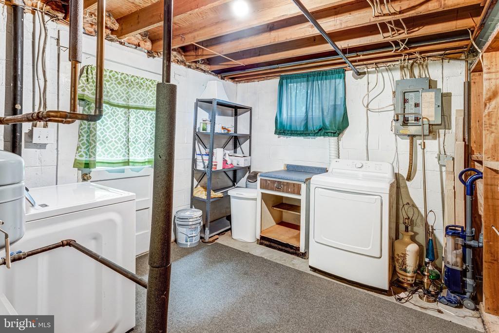 3307 BURLEIGH LANE