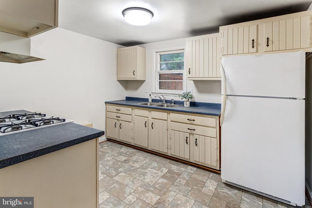 3307 BURLEIGH LANE