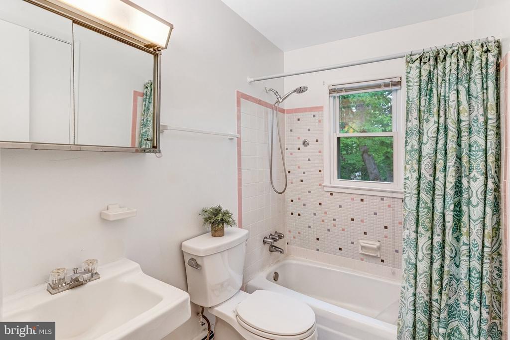 3307 BURLEIGH LANE