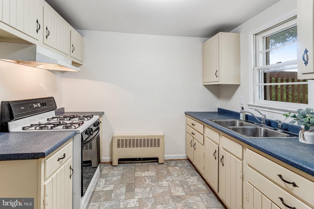 3307 BURLEIGH LANE