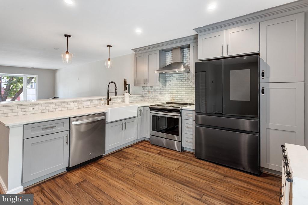 16334 TACONIC CIRCLE