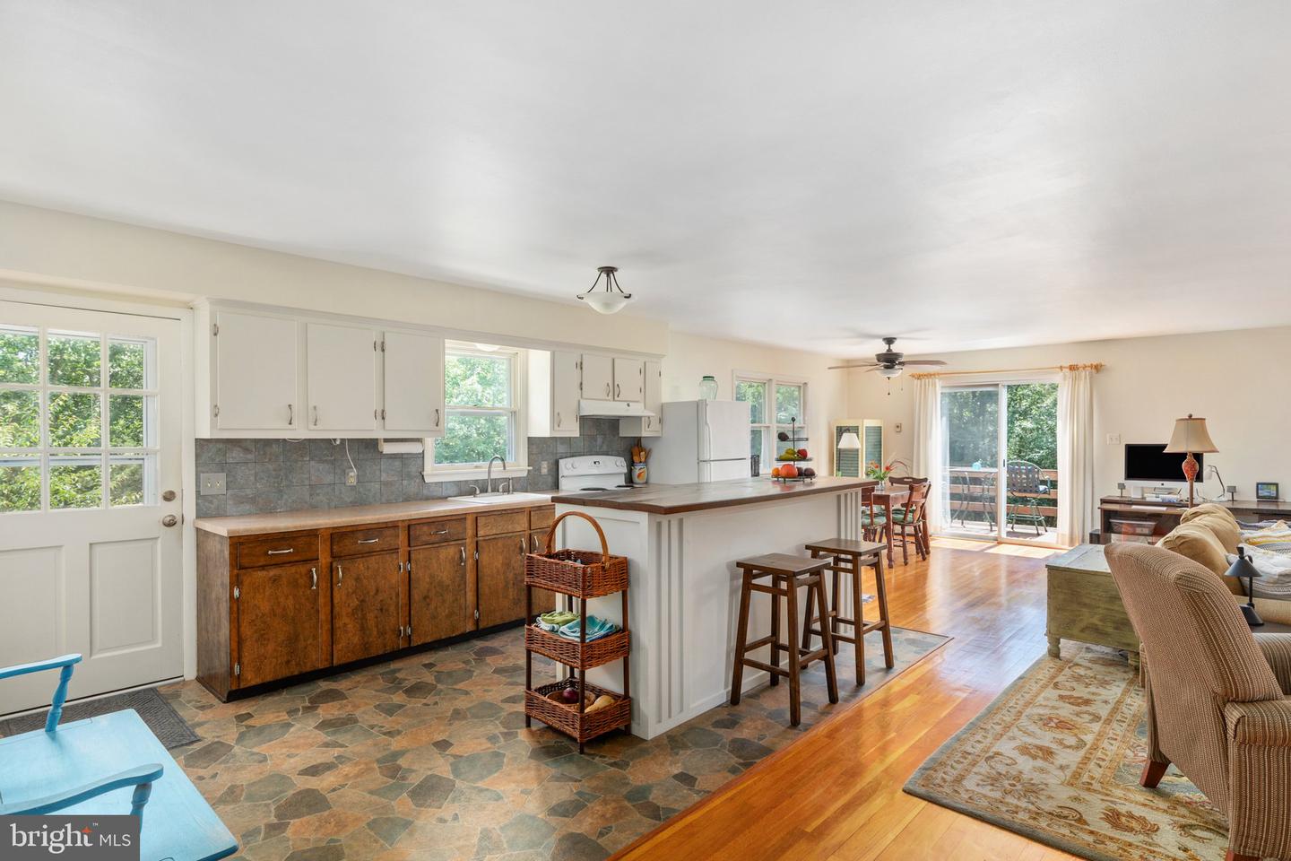 583 LOUIES LANE